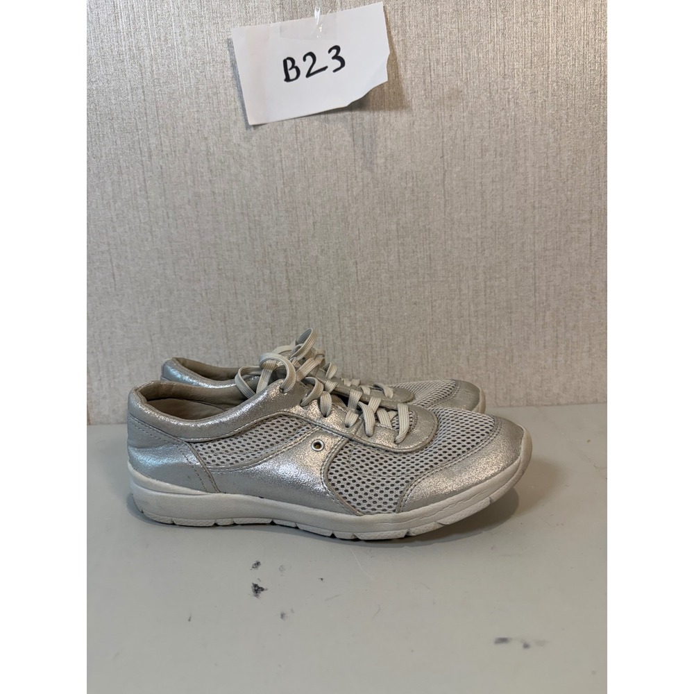 Womens Easy Spirit Gogo Athletic Sneakers, Silver/Silver Size 8